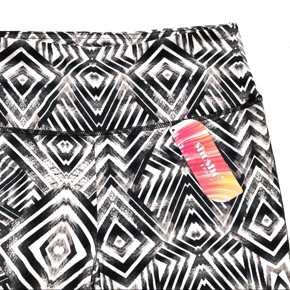 NWT Super Soft Black & White Leggings with Mesh & Crisscross Straps SIZE M - Picture 7 of 10